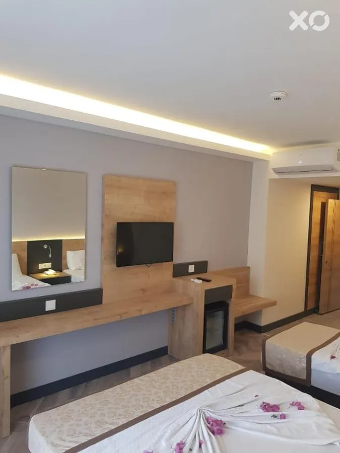 Clover Magic Park Side Hotel