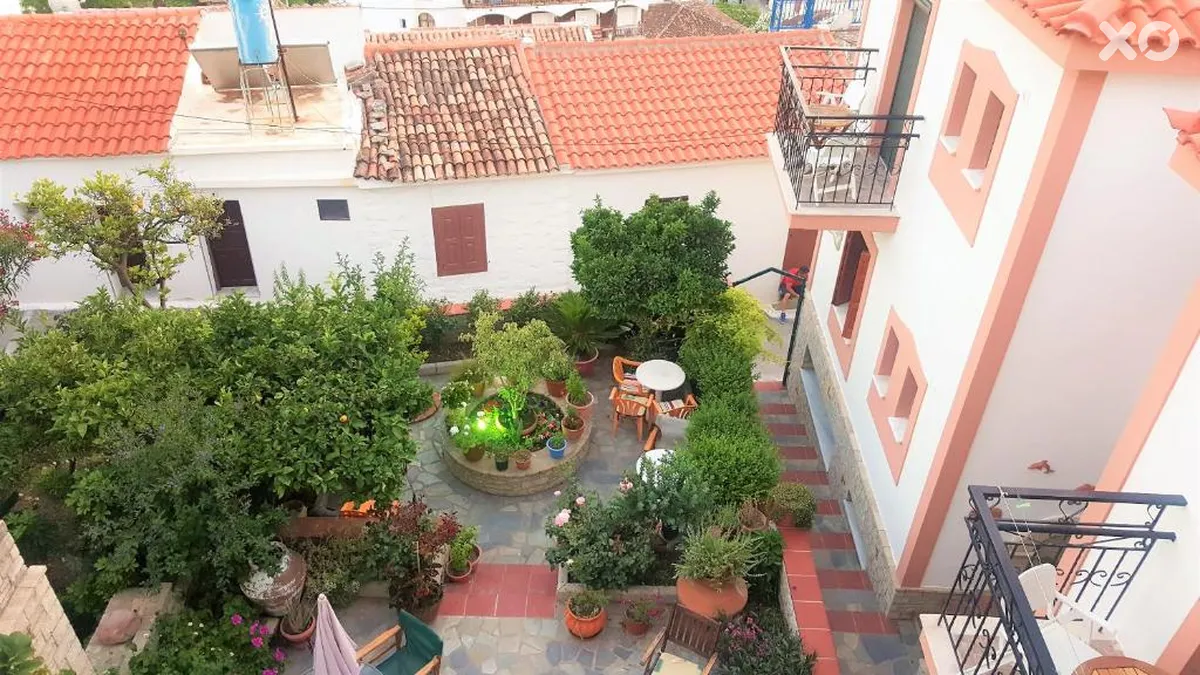 Green Hill Studios & Apartments