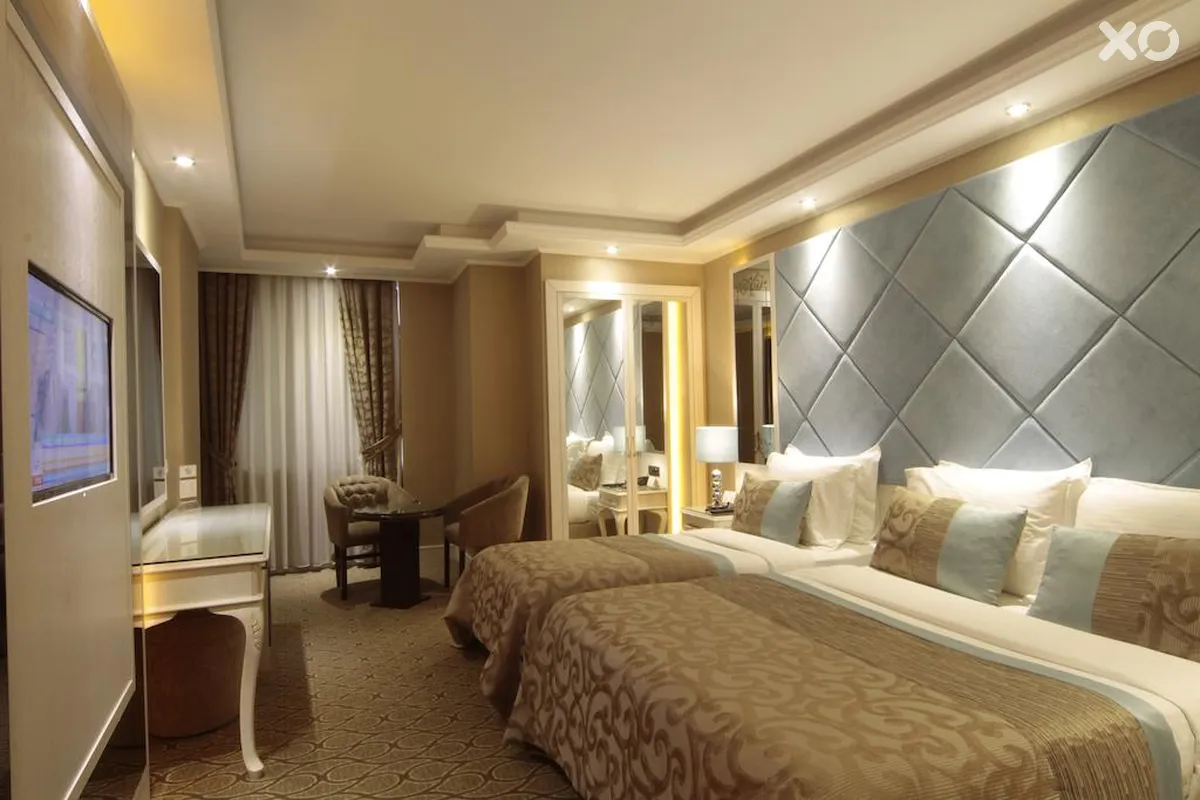 Black Bird Hotel