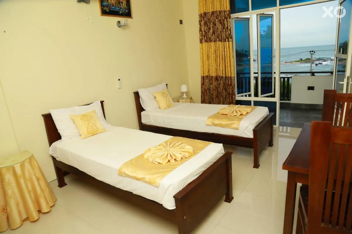 Queens Beach Hotel