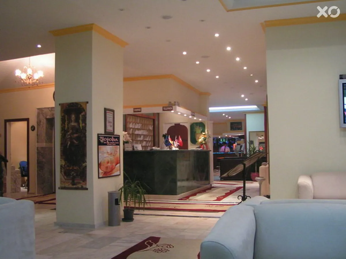 First Class Hotel
