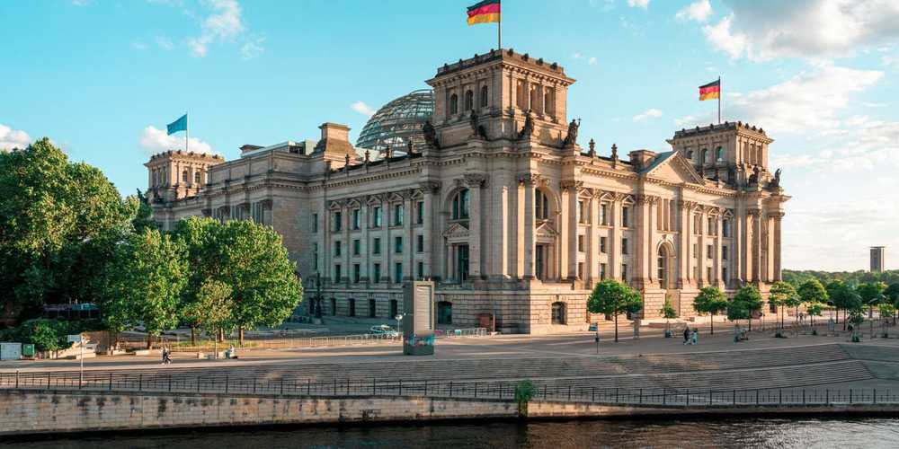 Европейский уикенд для компании! Париж, Амстердам и настроение свободы