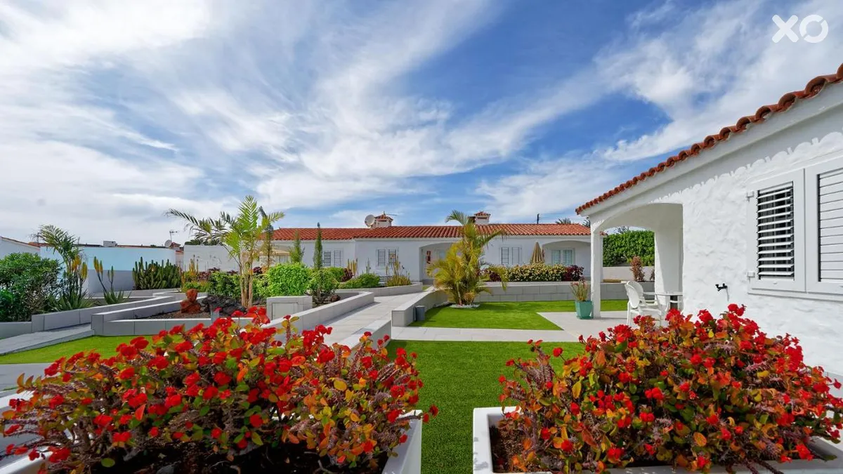 Adonis Bungalows