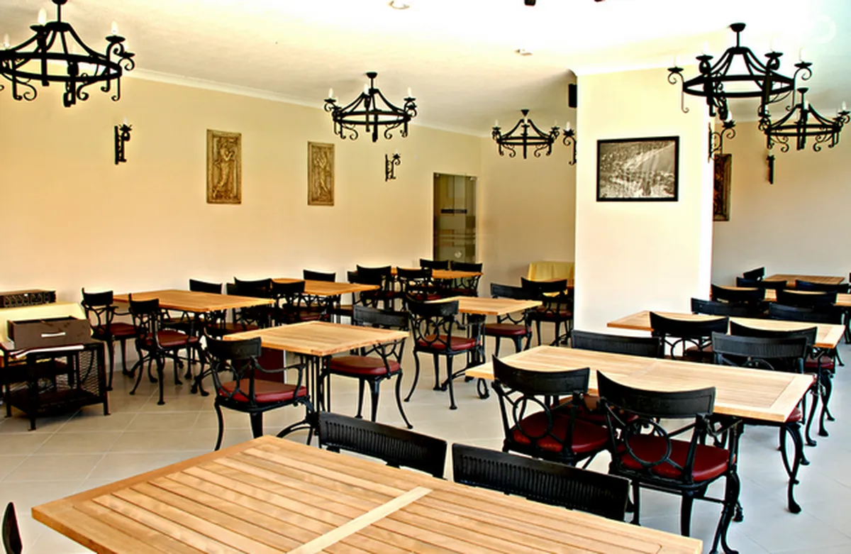 Boulevard Hotel