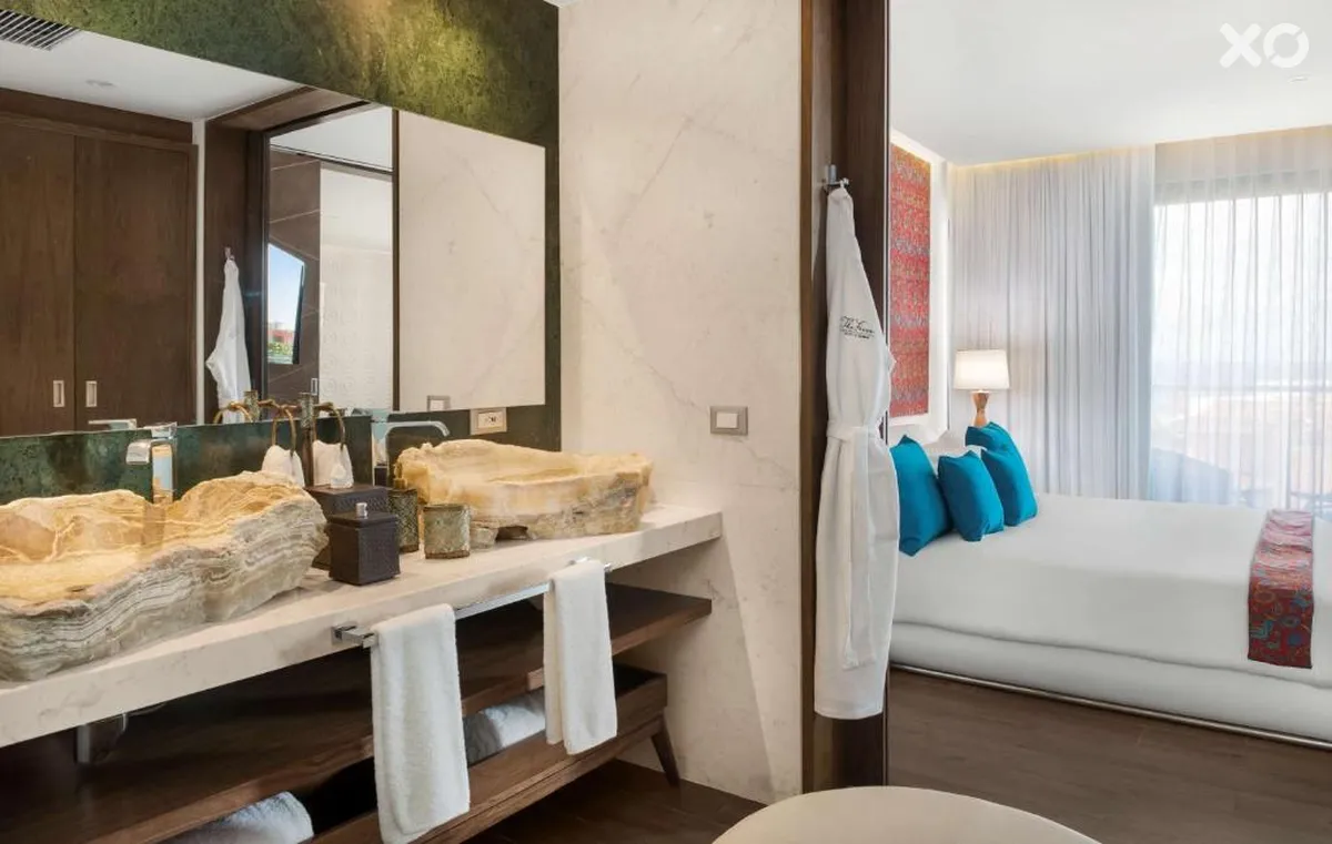 The Fives Downtown Hotel & Residences, Curio Collection by Hilton
