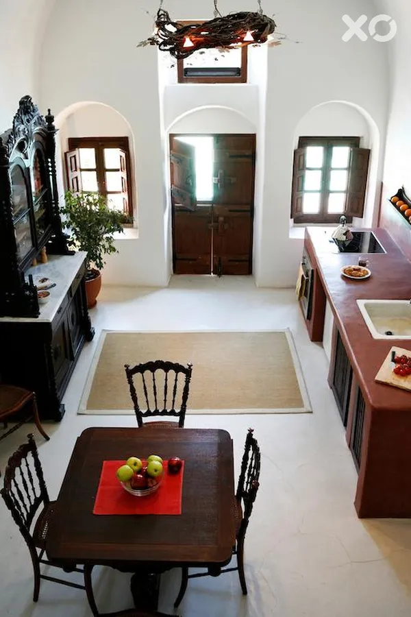 Villas & Mansions of Santorini