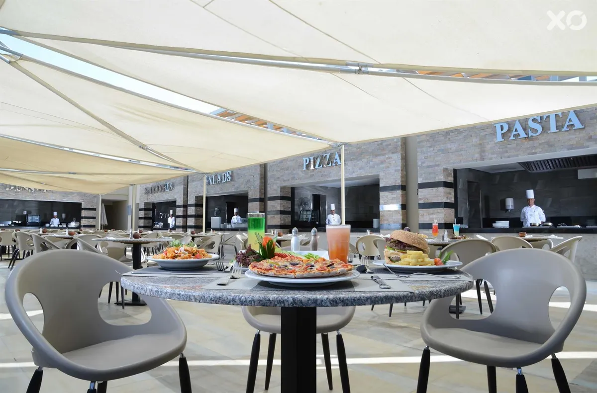 Albatros White Beach Resort