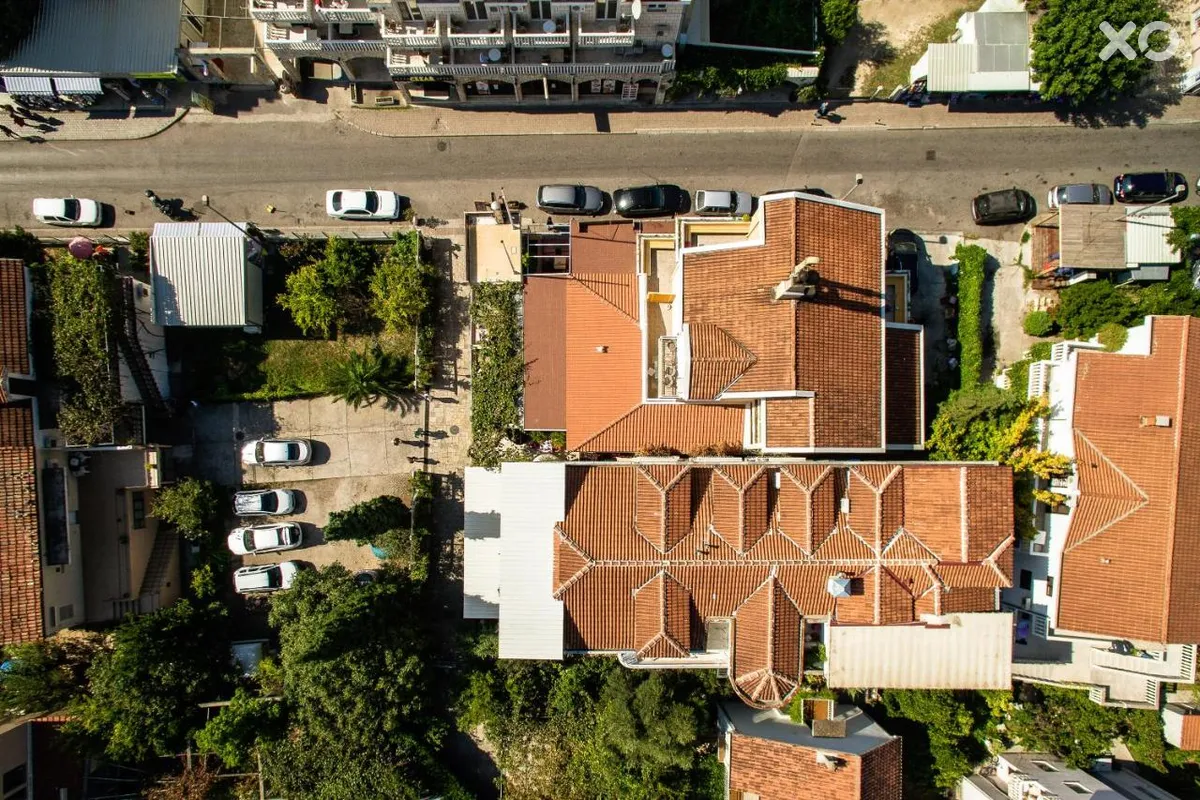 Velzon Villa