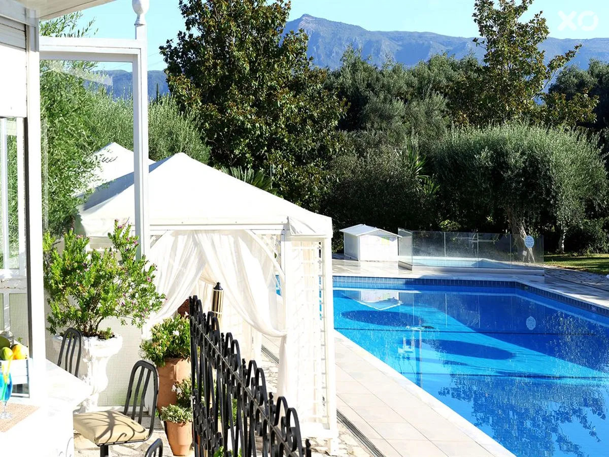 Nefeli Hotel