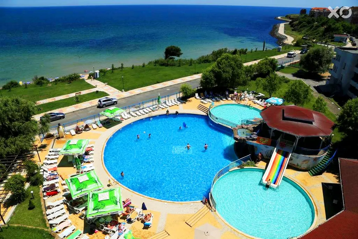 Perla Beach Resort Hotel
