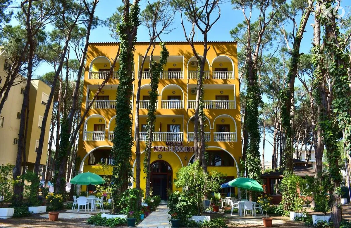 Mali i Robit Hotel & Camping