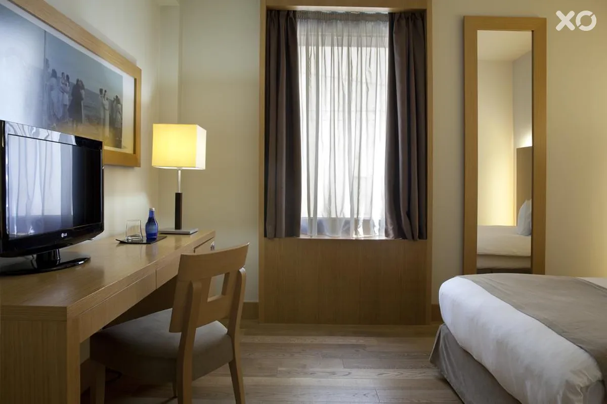 Lazart Hotel