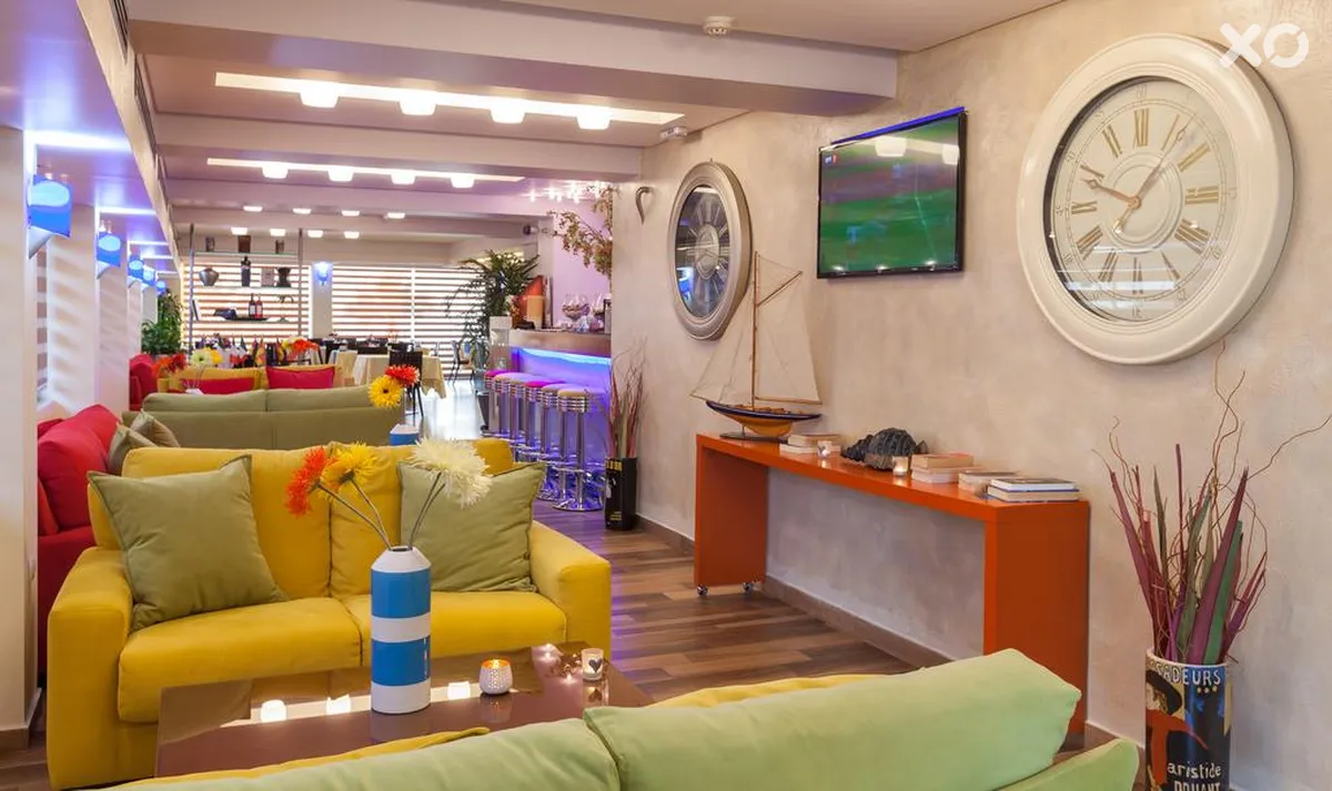 Tropical Hotel