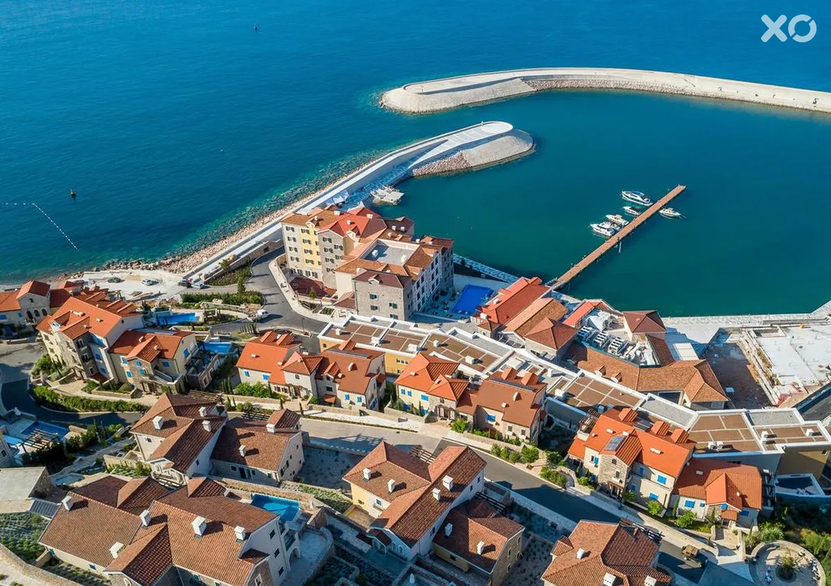 Chedi Lustica Bay Hotel