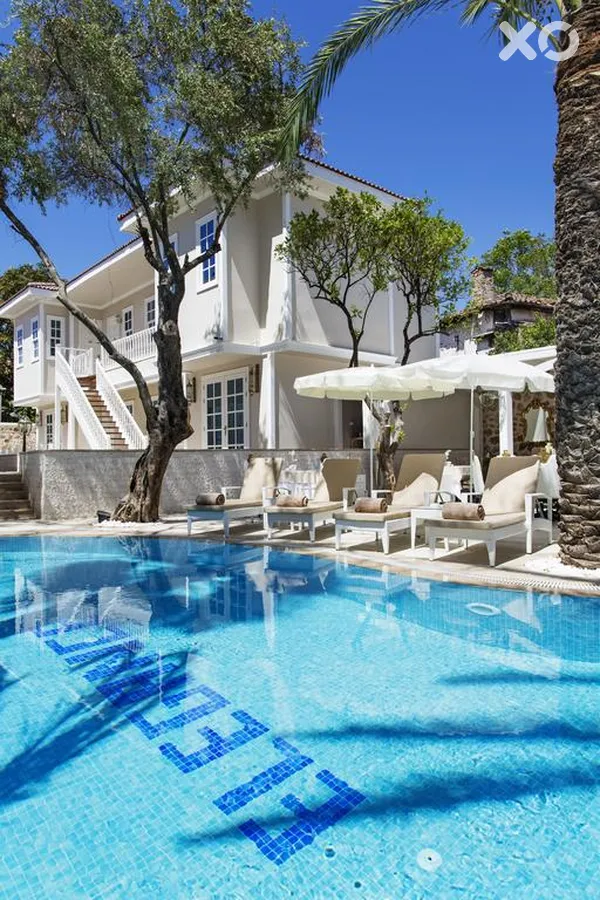 Elegance East Hotel