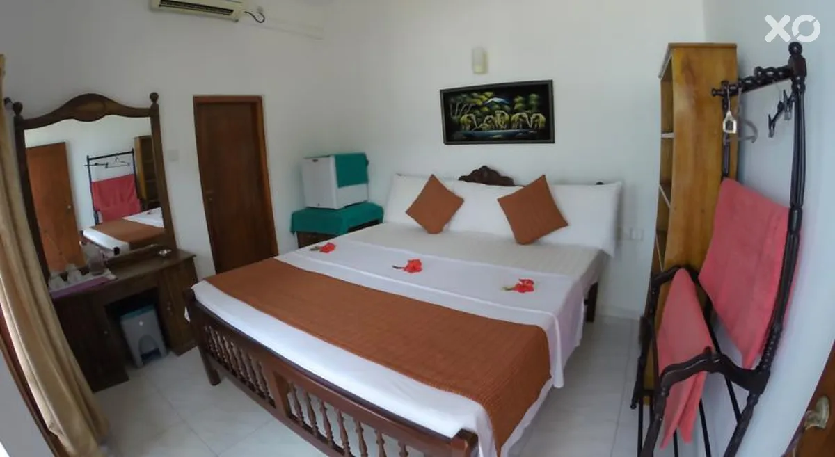 Royal Beach Hotel & Restaurant