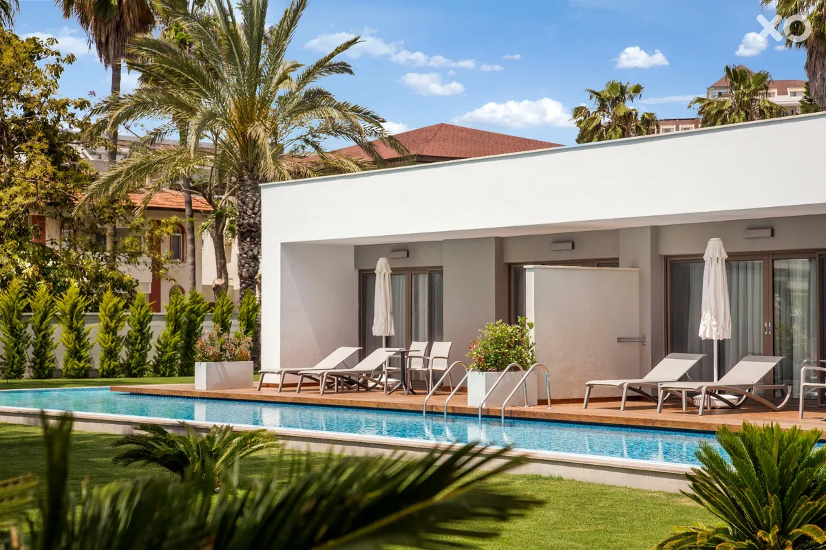 Acanthus Cennet Barut Collection