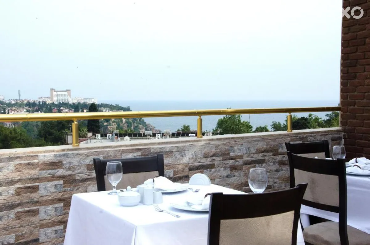 Ayhan Hotel