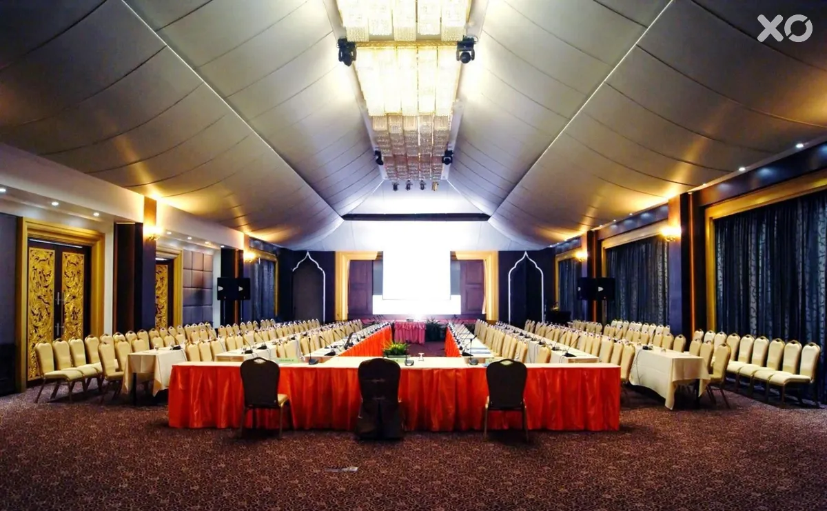 Aiyara Grand Hotel