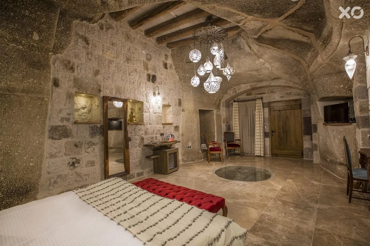 Hera Cave Suites