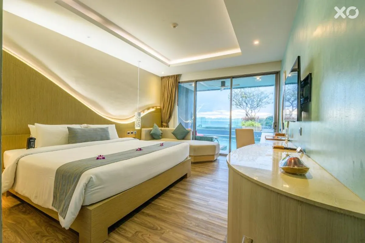 Crest Resort & Pool Villas