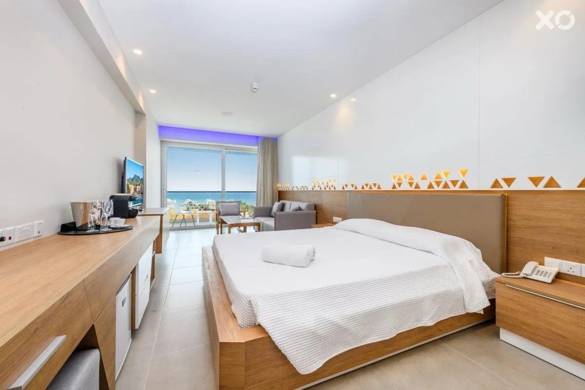 Seasons Tasia Maris Hotel