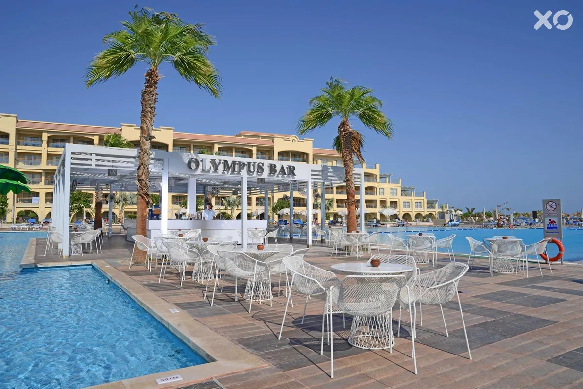 Albatros White Beach Resort