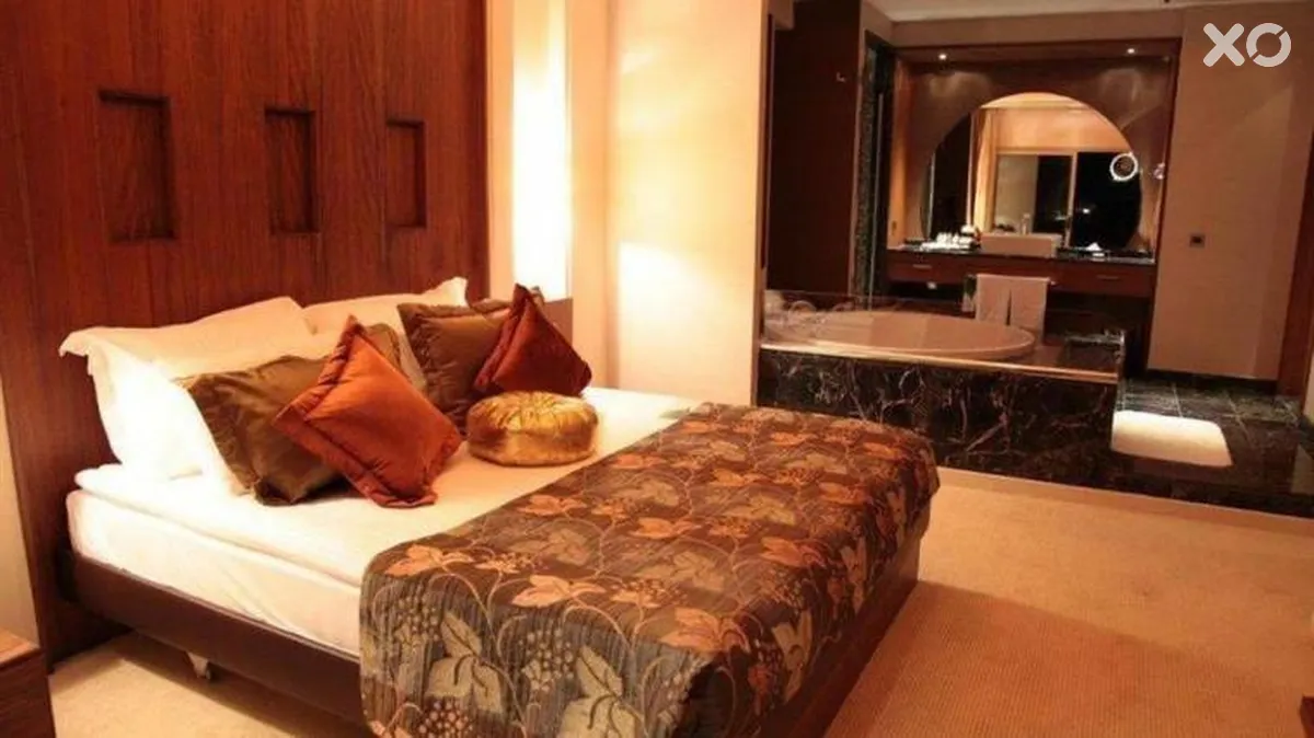 Cratos Premium Hotel & Casino
