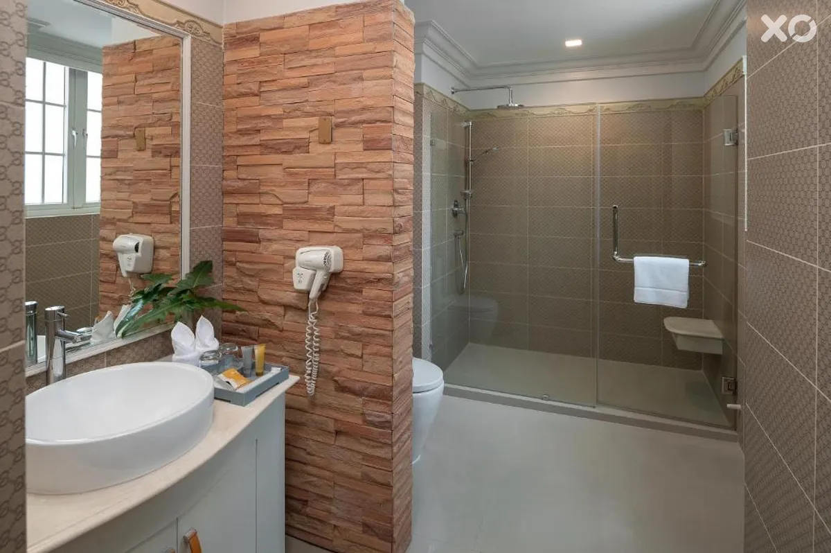 Kingston Suites