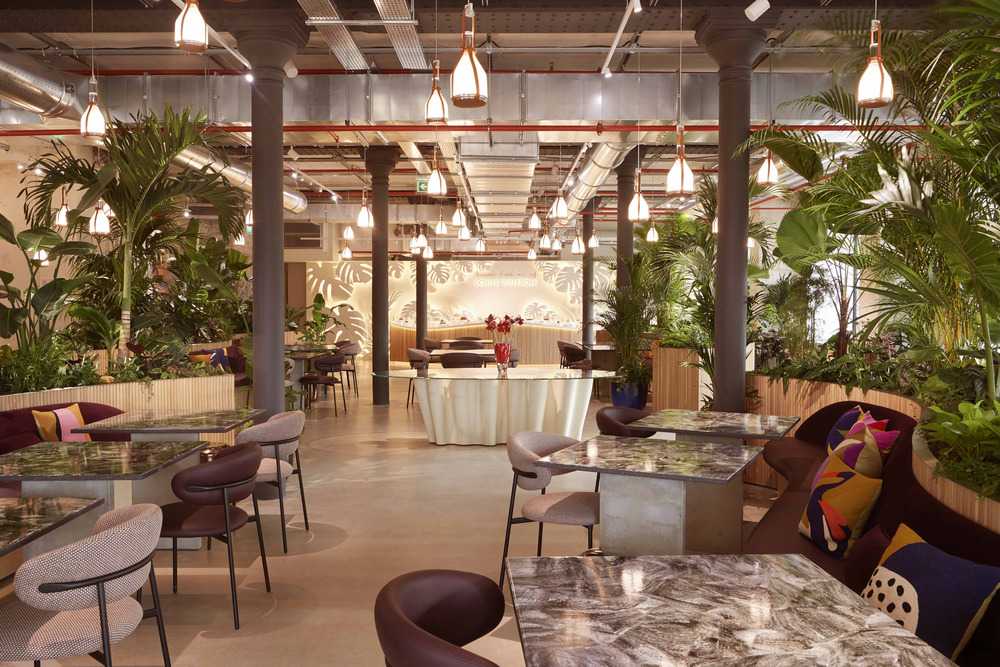 Кафе та ресторани від модних брендів в Парижі 