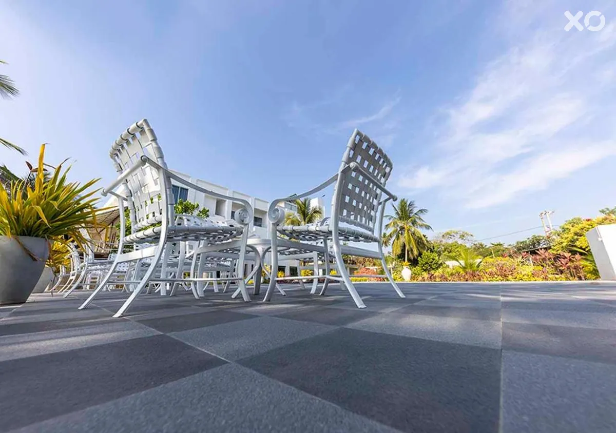 Sea Breeze Hotel