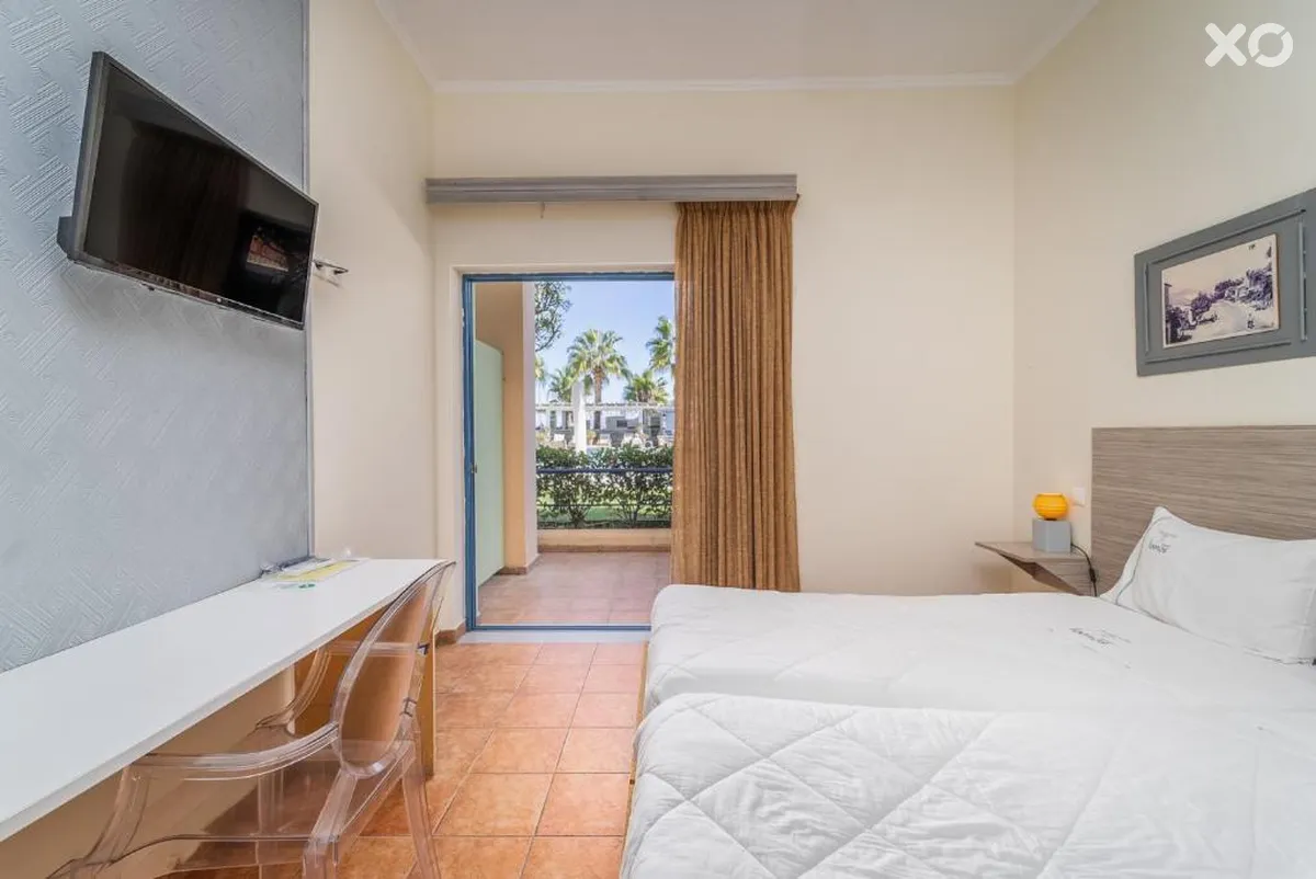 Ianos Hotel