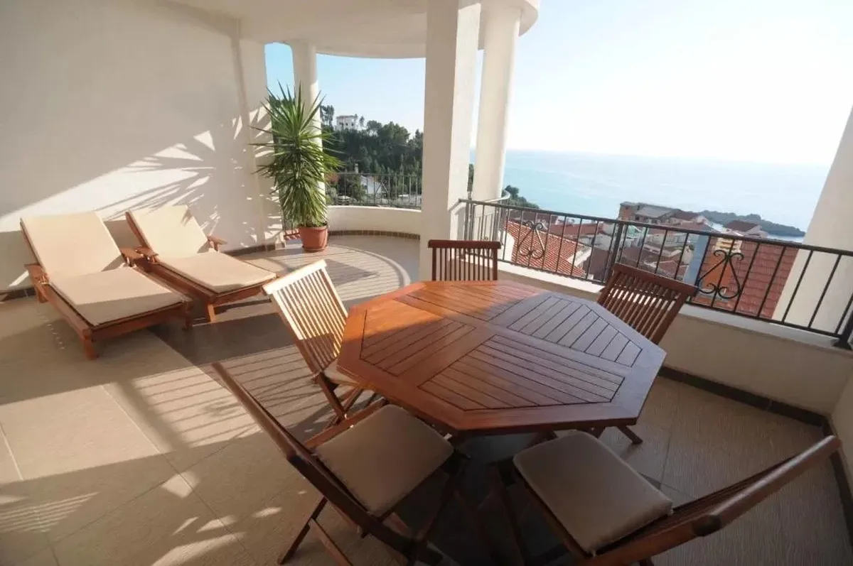 Leut Apartments