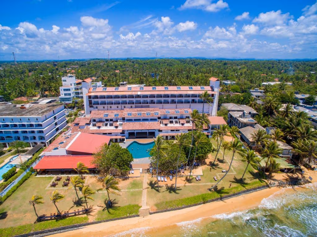 Хіккадува манить красою! Пляж поруч, ранки з кавою й тиша тропіків