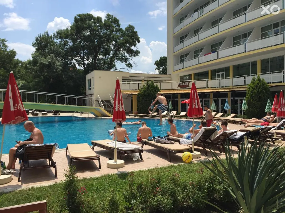 Grand Hotel Nirvana