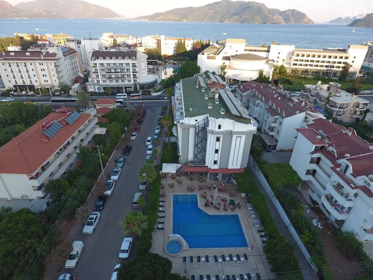 Aryes Deluxe Hotel