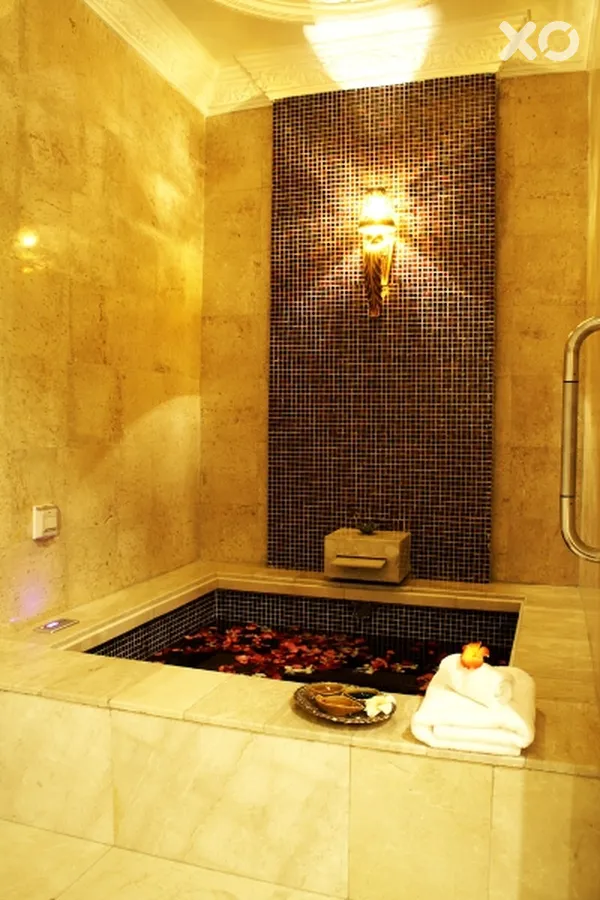 Four Seasons Place