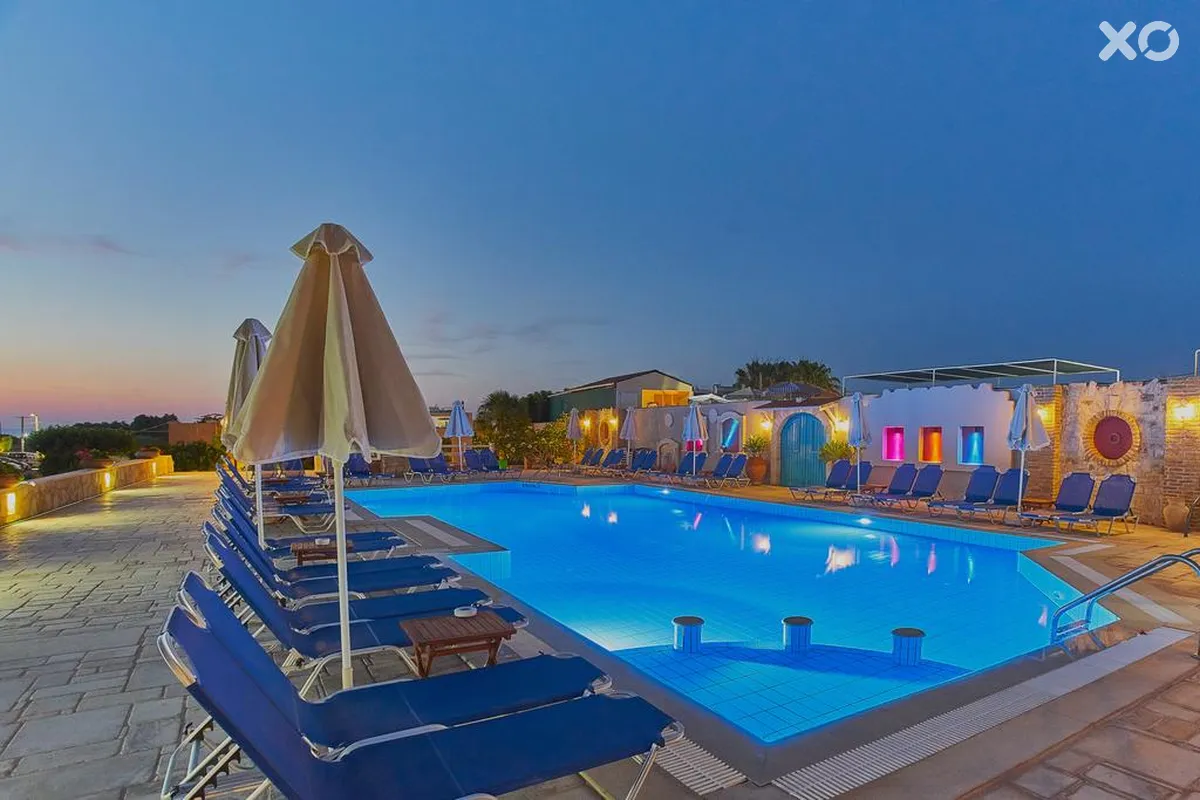 Golden Bay Studios & Apartments