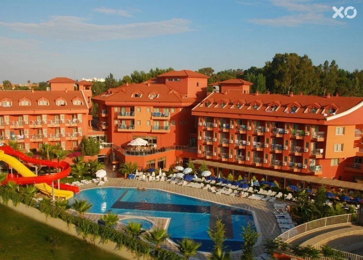 Club Side Coast Hotel
