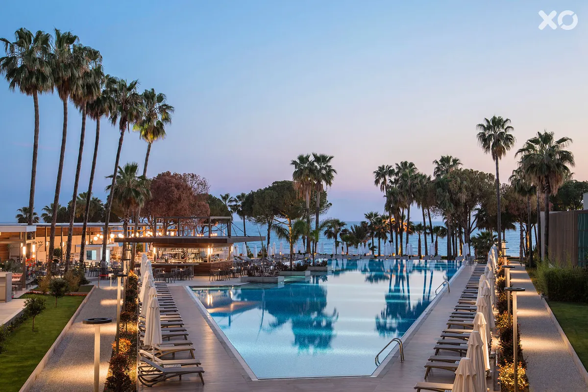 Acanthus Cennet Barut Collection