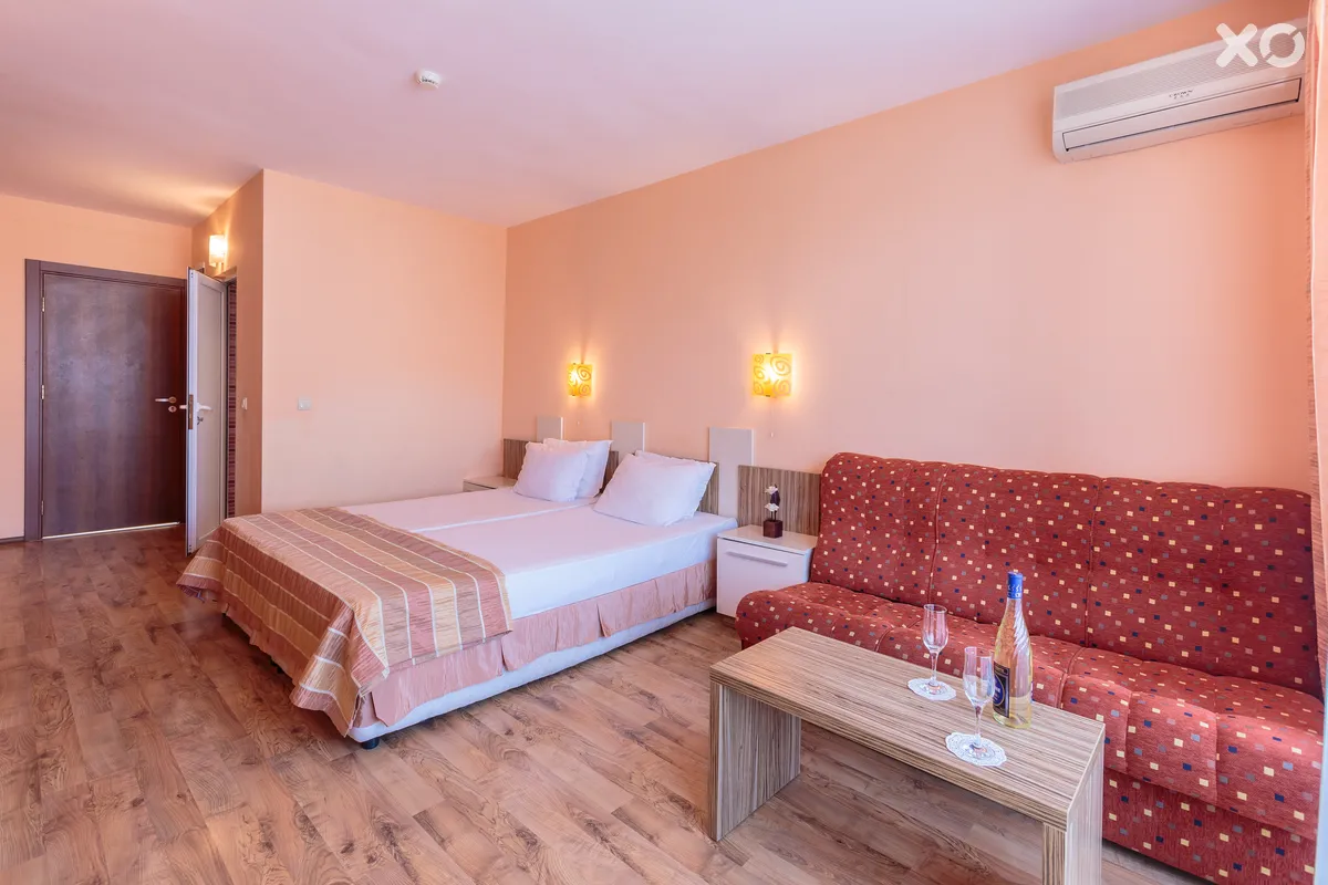 Apolis Hotel