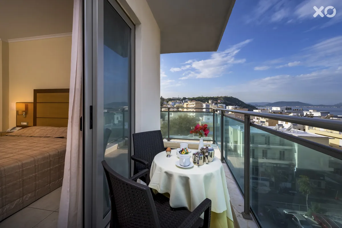 Manousos City Hotel