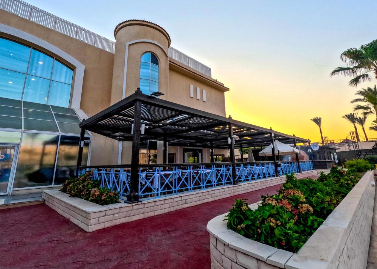 Ivy Cyrene Island Resort