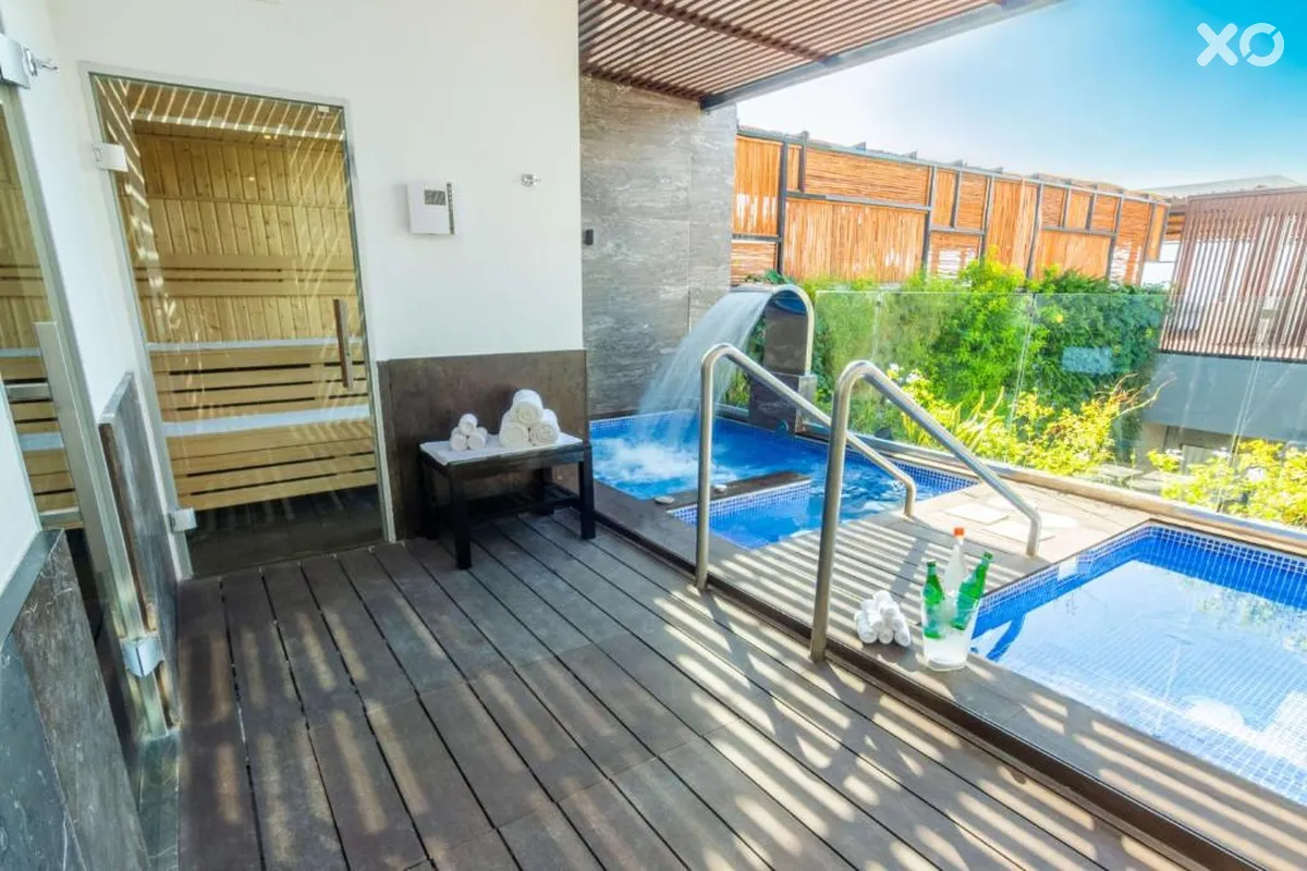 The Fives Downtown Hotel & Residences, Curio Collection by Hilton