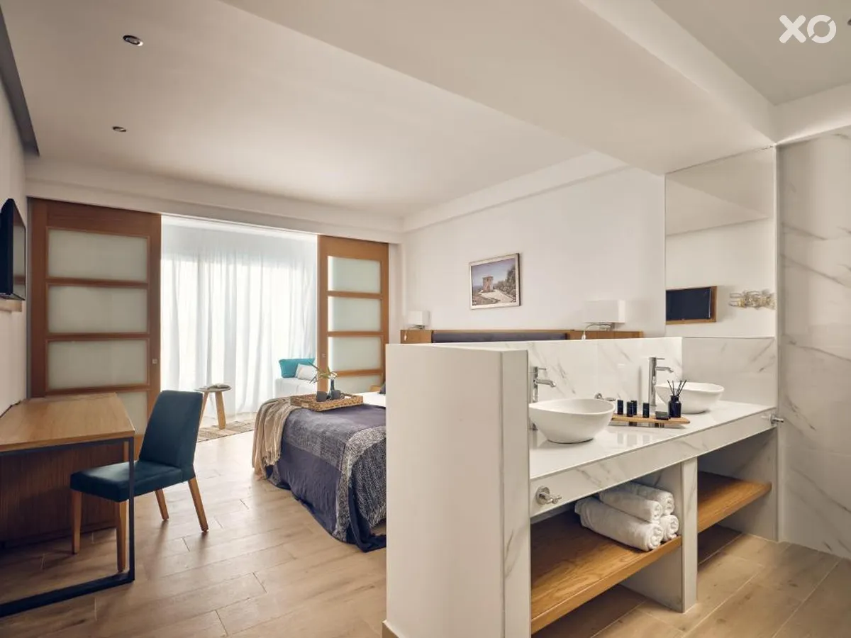 Cavo Orient Beach Hotel