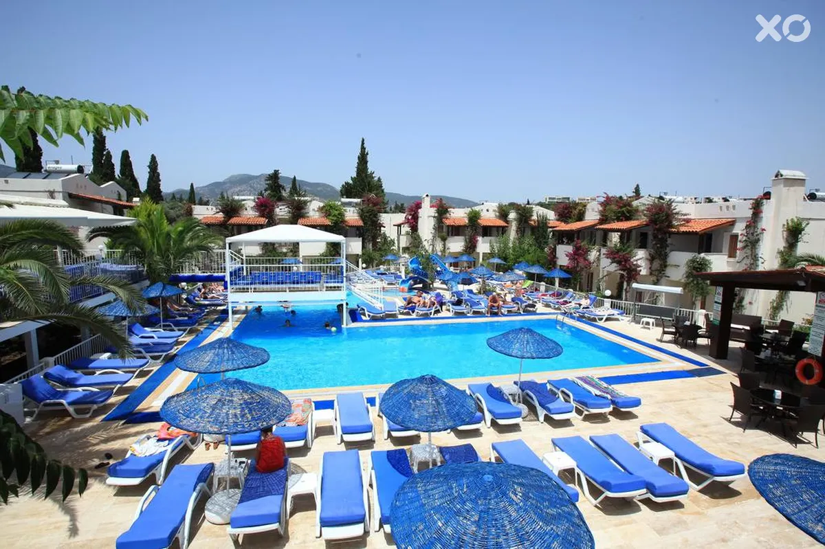 Summer Garden Suites & Beach Hotel
