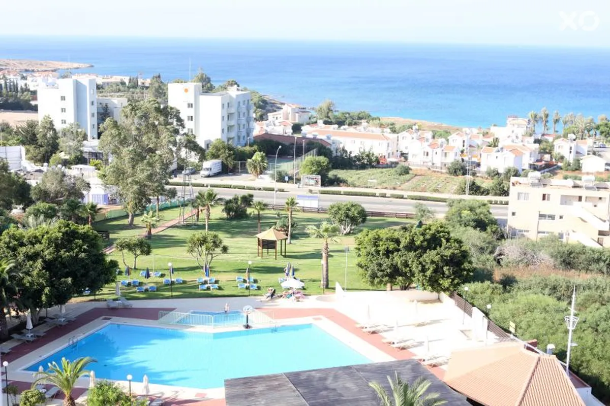 Adelais Bay Hotel