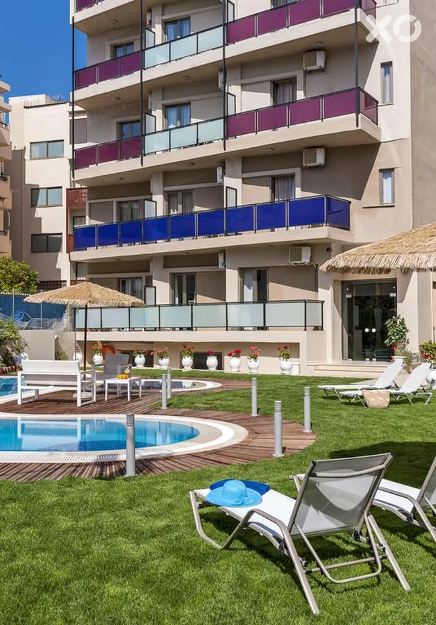 Leonidas Hotel & Apartments