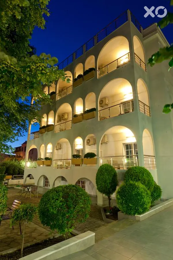 Kronos Hotel