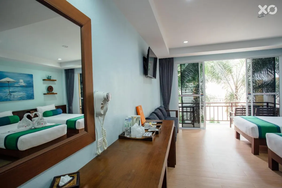 Ark Bar Beach Resort